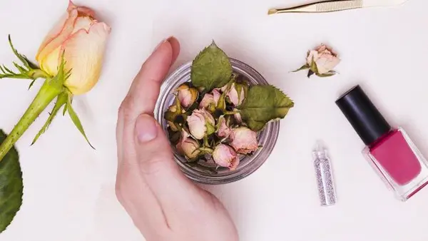 Маникюр «розовая вода»: самый элегантный тренд лета, который подходит каждой