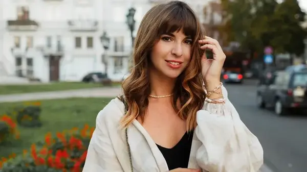 Как сделать темные волосы трендовыми: назван удачный оттенок