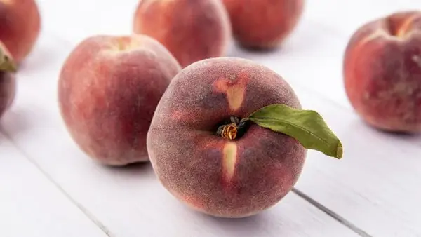 Кому нельзя есть персики: три категории людей, которым сладкий фрукт может навредить