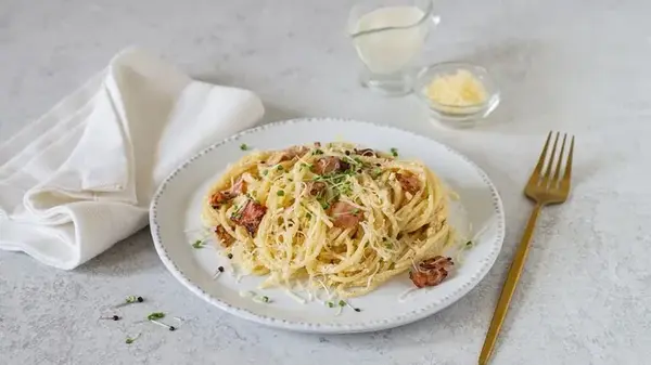 Паста с беконом и сыром камамбер: рецепт вкусного ужина
