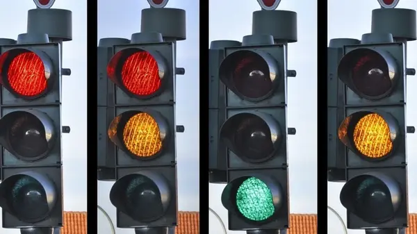 Красный, желтый и зеленый: почему светофор имеет такие цвета и что они означают