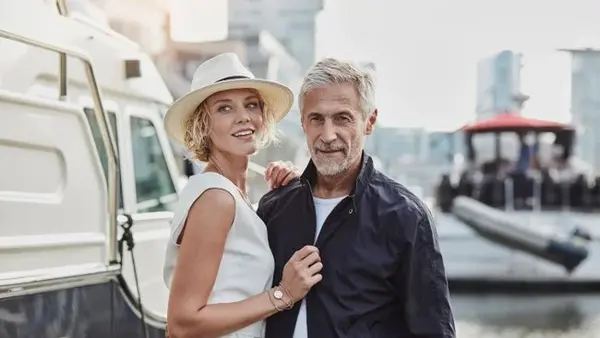 Она влюблена, а вы в панике: что делать, если избранник дочери почти ровесник родителей