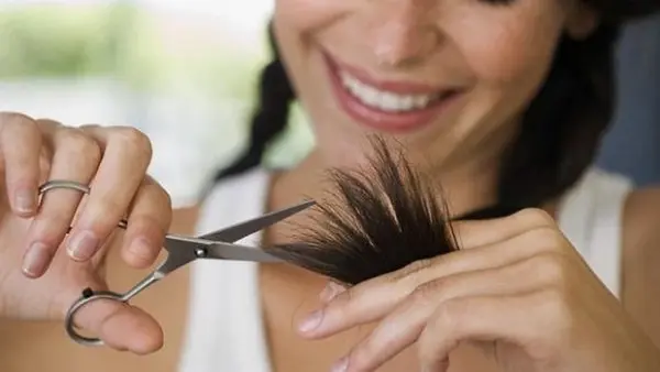 Лунный календарь стрижек на август 2025 года: какие дни благоприятны для изменения имиджа