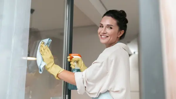 Чайная ложка на литр воды — и окна будут сиять чистотой до глубокой осени