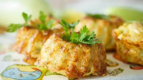 Маффины с кабачками, сыром и ветчиной: рецепт оригинальной закуски