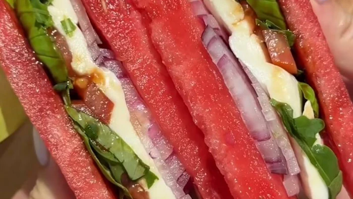 Летний хит: рецепт освежающего арбузного сэндвича, который удивит вкусом