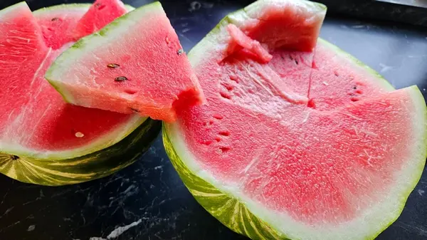 Почему нельзя покупать разрезанные арбузы