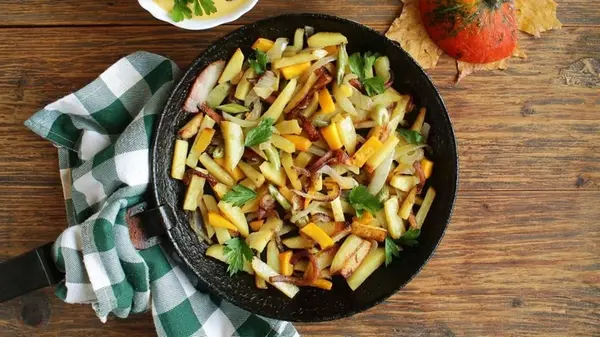 Хрустящая, вкусная, с золотистой корочкой: как лучше всего жарить картошку