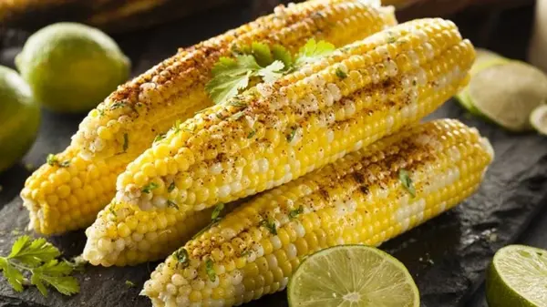 Как приготовить кукурузу в духовке, на гриле: в чем ее замариновать