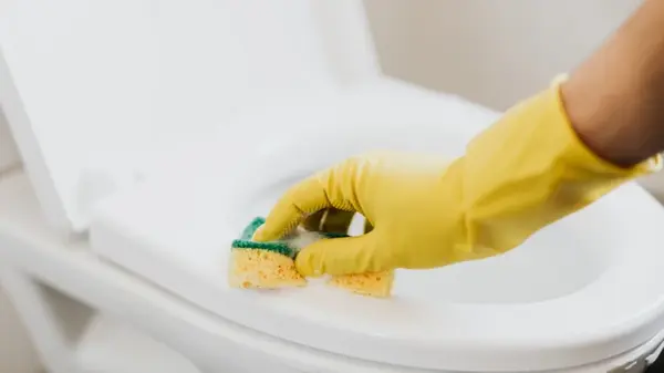 Как отчистить вековой налет и желтизну в унитазе