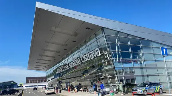 Самый маленький аэропорт в Европе обслуживает всего 3 рейса в день: где он находится