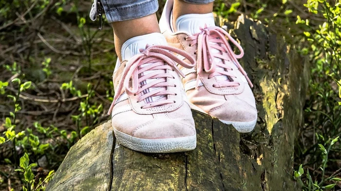 Как быстро освежить обувь летом: действенные способы, чтобы избавиться от неприятного запаха