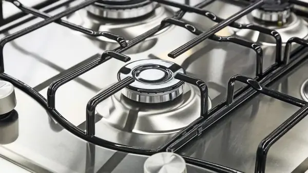 Варочная панель будет как новая: чем отмыть плиту от жира