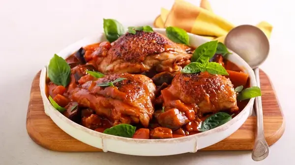 Гости будут приятно удивлены: эксперты раскрыли рецепт вкусных куриных бедер с паприкой