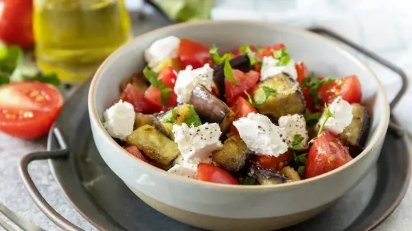 Салат из баклажанов за 10 минут: рецепт