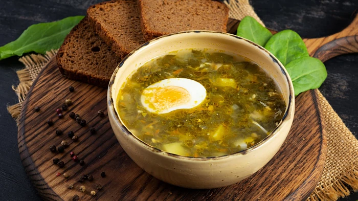 Зеленый борщ: рецепт интересной вариации традиционного украинского блюда