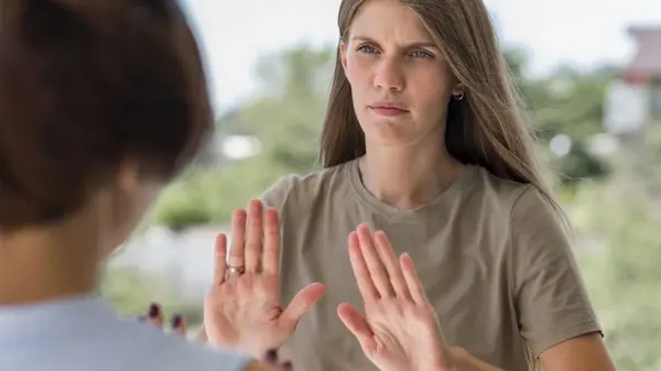 8 типов друзей, от которых следует держаться как можно дальше, чтобы не травмировать свою психику