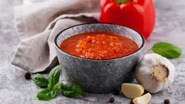 Рецепт идеальной домашней аджики: съедается быстрее, чем готовится!