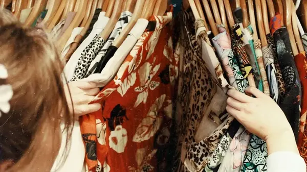 Какие опасности таит в себе одежда из секонд-хенда