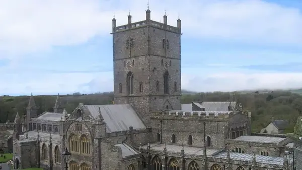 В Британии находится крошечный городок, который удивляет туристов: в чем его особенность