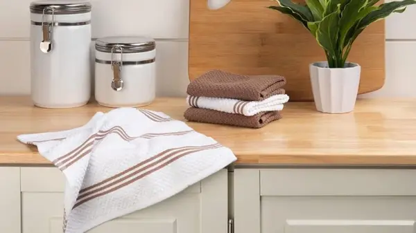 Даже старые махровые полотенца станут мягкими и пушистыми: вот что добавить при стирке