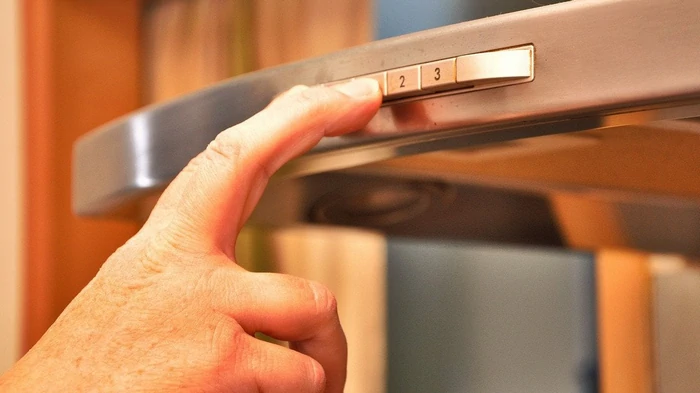 Как хозяйке очистить решетку вытяжки: действенный способ с пищевой содой