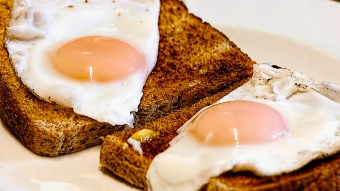 Этот ингредиент сделает яичницу супер вкусной: масло больше не нужно
