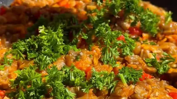 Баклажанная икра, которую захочется готовить снова: легкий рецепт