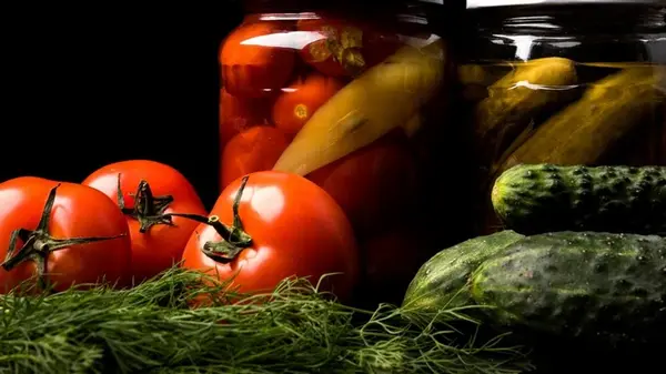 Какие продукты опасно консервировать на дому: советы от экспертов