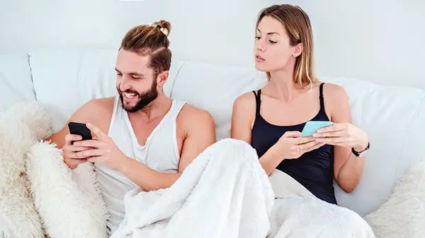 Психология отношений: откуда берется страх, что вас предадут