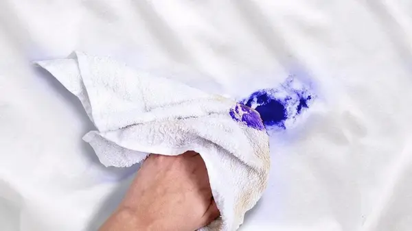 Как вывести чернила от шариковой ручки с одежды: 11 проверенных способов