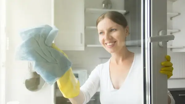 Добавьте это в воду — и окна будут сиять чистотой до самой весны: никаких следов, пыли и разводов