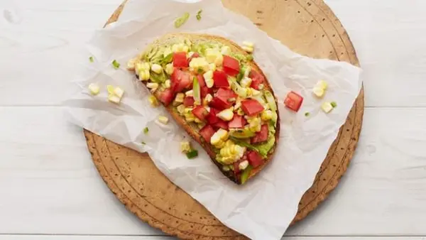 Как приготовить кукурузное масло для идеального тоста с помидорами