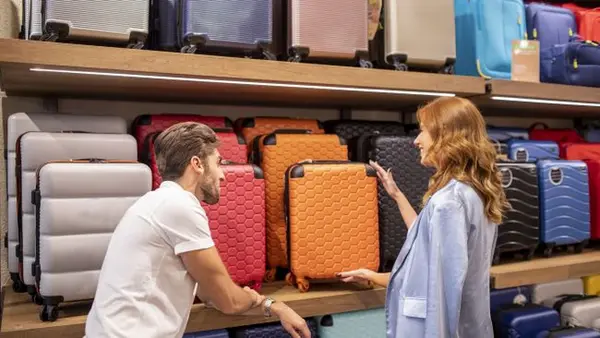 Какой чемодан выбрать для путешествия, чтоб избежать повреждений: лайфхаки