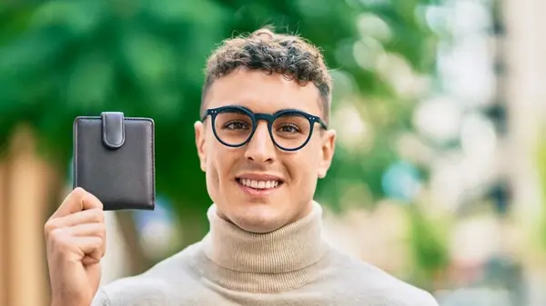 Названы два знака зодиака, которым практически не дано разбогатеть: кто они