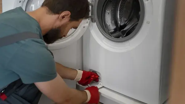 Эта привычка убивает машинку за 2 стирки: эксперты назвали главную ошибку, которую совершают все