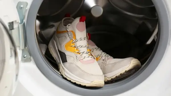 Эксперты объяснили, как правильно мыть обувь