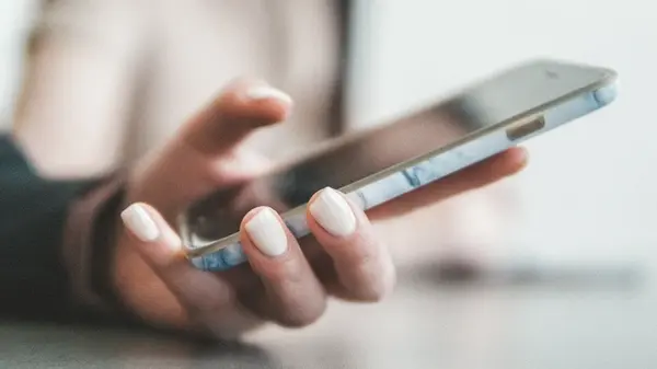 Выключите пять настроек в смартфоне — и заряд будет садиться медленнее