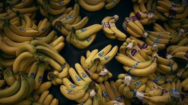 Бананы не чернеют и не портятся две недели: эксперт назвала простой трюк