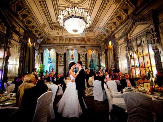 Почему лучше отмечать свадебное торжество в ресторане?