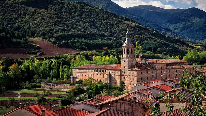 Названы шесть лучших мест Испании для посещения осенью