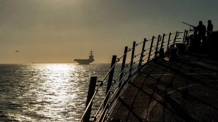 Почему американские авианосцы почти невозможно потопить