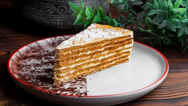 Торт «Пломбир» за 20 минут без духовки: идеальный вариант десерта