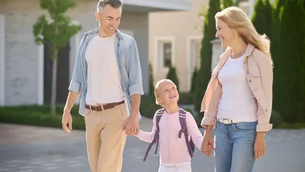 Лучшие 7 направлений на осенние каникулы: куда поехать с детьми для отдыха