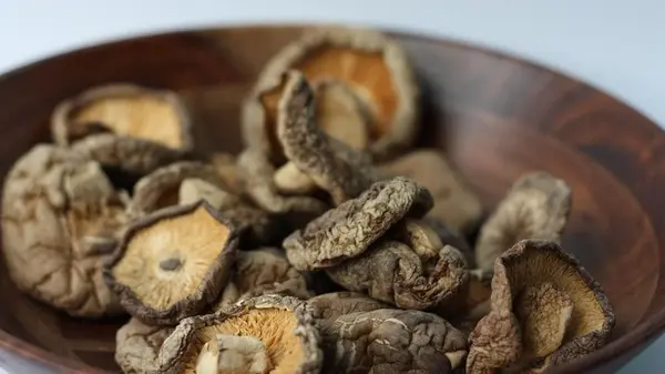 Как правильно замачивать сушеные грибы, чтобы не испортить их вкус