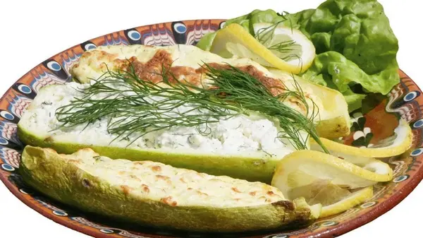 Кабачки фаршированные творогом и сыром