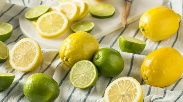 Как правильно хранить лимоны и лаймы: эксперты раскрыли очень простой трюк