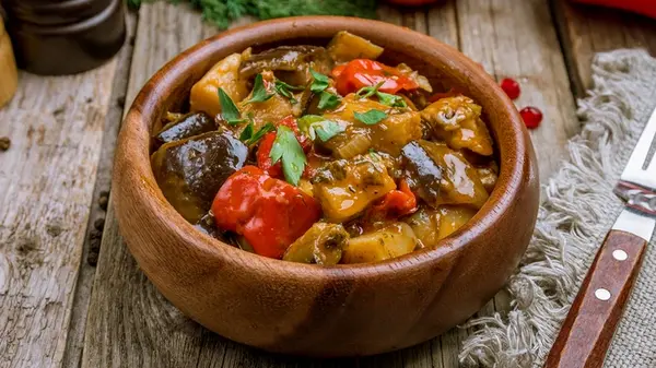 Аджапсандали с «красным» рисом: рецепт вкусного грузинского блюда