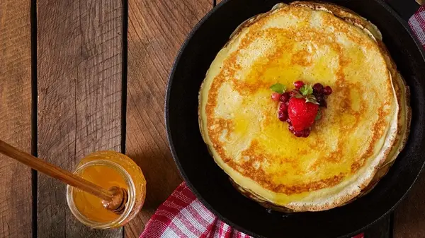 Блины будут тоненькими, эластичными и не будут рваться: просто добавьте этот копеечный продукт