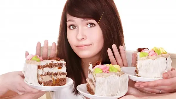 Как понять, что вы едите слишком много сладкого: диетологи назвали 7 неожиданных симптомов